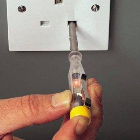 Отвертка индикаторная STANLEY 0-66-119 220 - 250 V Отвертка индикаторная STANLEY 0-66-119 220 - 250 V