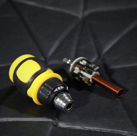 Отвертка с битами REXANT 12-4779 набор 8 предметов с реверсивной отверткой