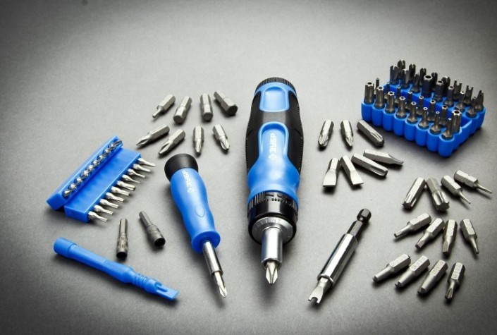 Отвертка с битами ЗУБР ПРОФЕССИОНАЛ набор: реверсивная с насадками 129 шт [25237-H129]