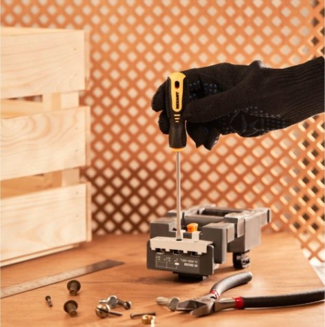 Отвертка шлицевая REXANT SL 4х100 мм Cr-V двухкомпонентная рукоятка [12-6424]