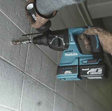 Перфоратор аккумуляторный MAKITA DHR242RFE бесщеточный Перфоратор аккумуляторный MAKITA DHR242RFE бесщеточный