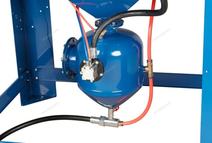 Пескоструйная камера NORDBERG NS10P с напорной системой подачи абразива и циклонной фильтрацией [NS10P]