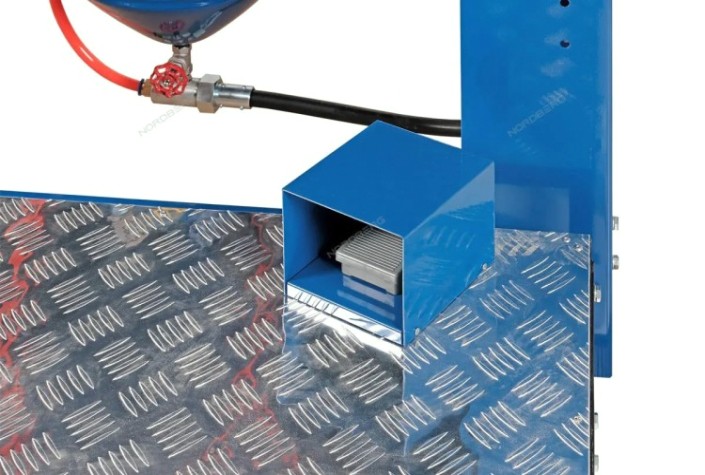 Пескоструйная камера NORDBERG NS10P с напорной системой подачи абразива и циклонной фильтрацией [NS10P]