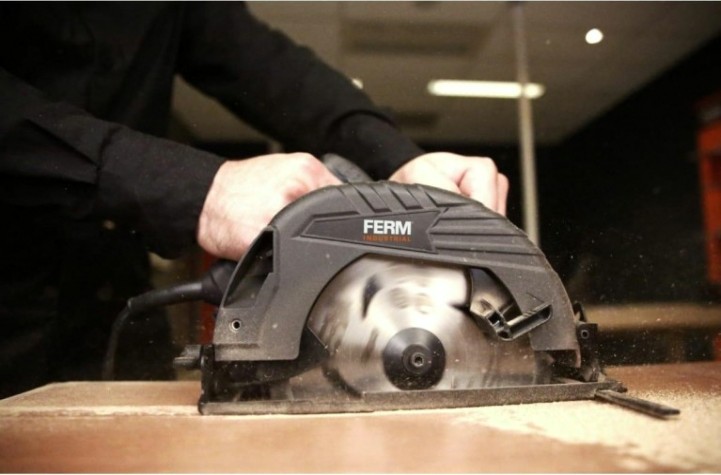 Пила циркулярная сетевая FERM CSM1041P