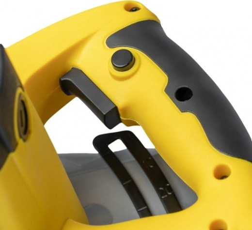 Пила циркулярная сетевая Kolner KCS 210/2000 [кн210-2000]