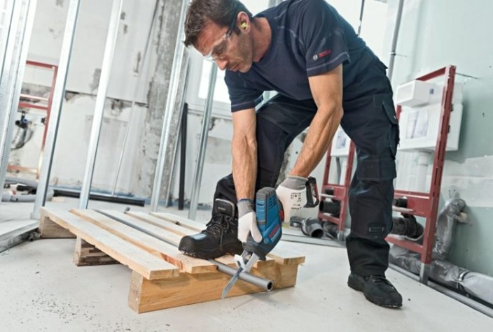 Пила сабельная аккумуляторная BOSCH GSA 18 V-LI C [06016A5002] 2х5,0Ач