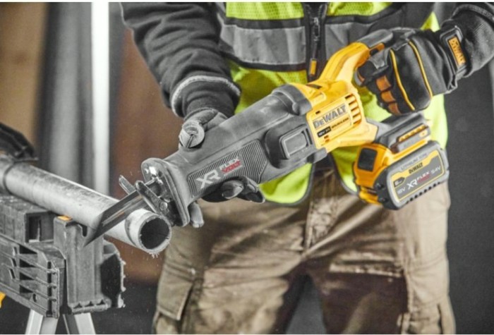 Пила сабельная аккумуляторная DeWALT DCS 386 NT FLEXVOLT, бесщеточная, без АКБ и ЗУ [DCS386NT-XJ]