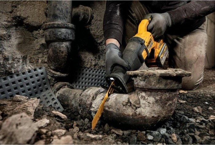 Пила сабельная аккумуляторная DeWALT DCS 389 N FLEXVOLT, бесщеточная, без АКБ и З/У [DCS389N-XJ]