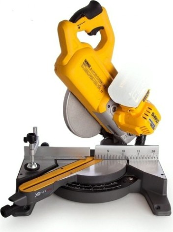 Пила торцовочная аккумуляторная DeWALT DCS 777 N FLEXVOLT, бесщеточная, без АКБ и З/У [DCS777N-XJ]