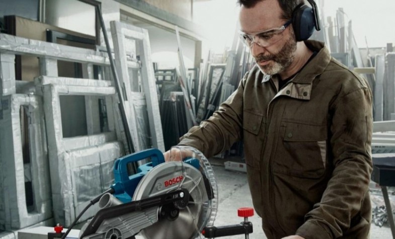 Пила торцовочная сетевая BOSCH GCM 216 [0601B33000]