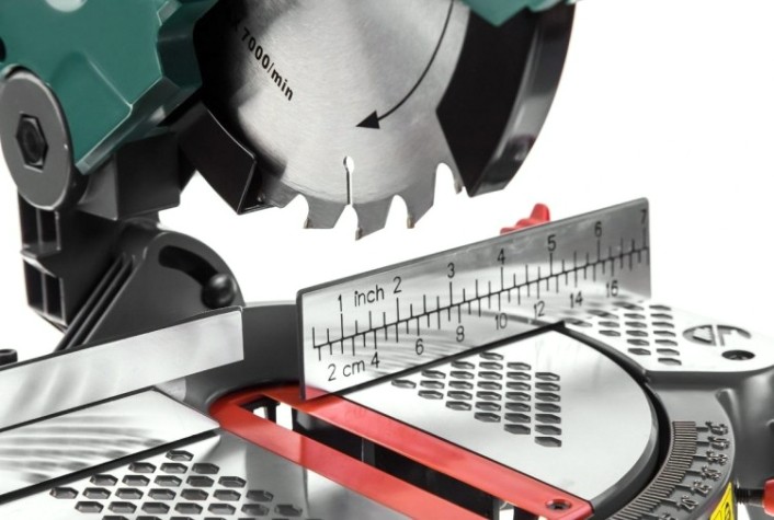 Пила торцовочная сетевая Hammer STL1200/210C [175-011]