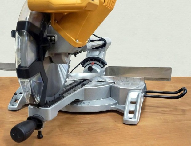 Пила торцовочная сетевая КОРВЕТ 6-330С [90062]