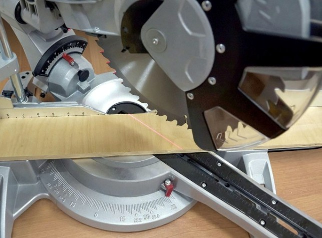 Пила торцовочная сетевая КОРВЕТ 6-330С [90062]