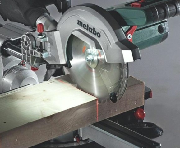 Пила торцовочная сетевая METABO KGS 305 M [619305000]