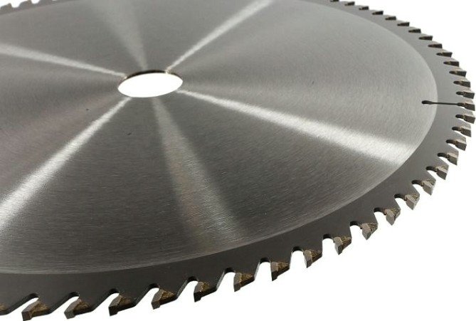 Пильный диск по дереву Sturm 9020-305-30-80T 305x30x80 зубьев, твердосплавные напайки