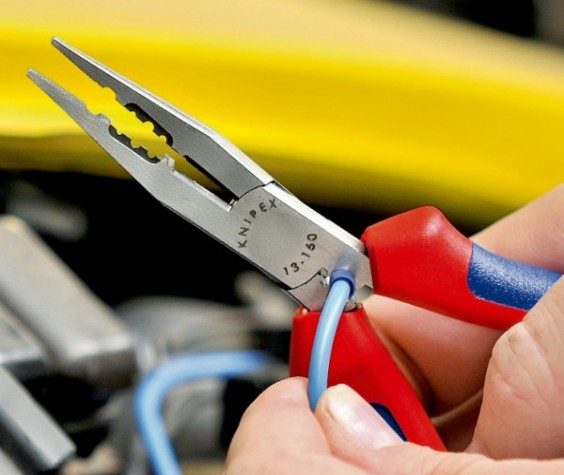 Плоскогубцы электротехнические KNIPEX KN-1301160SB для монтажа проводов, 160 мм