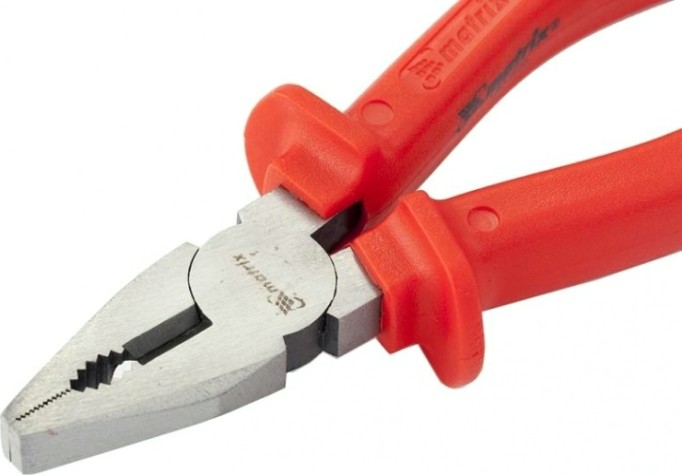 Плоскогубцы MATRIX "Econom" 180 мм, пластмассовые рукоятки 16993 [16993]