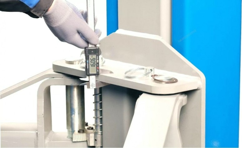 Подъемник автомобильный NORDBERG N4120BM-4B 380v 2х стоечный 4т синий [ЦБ-0009399]