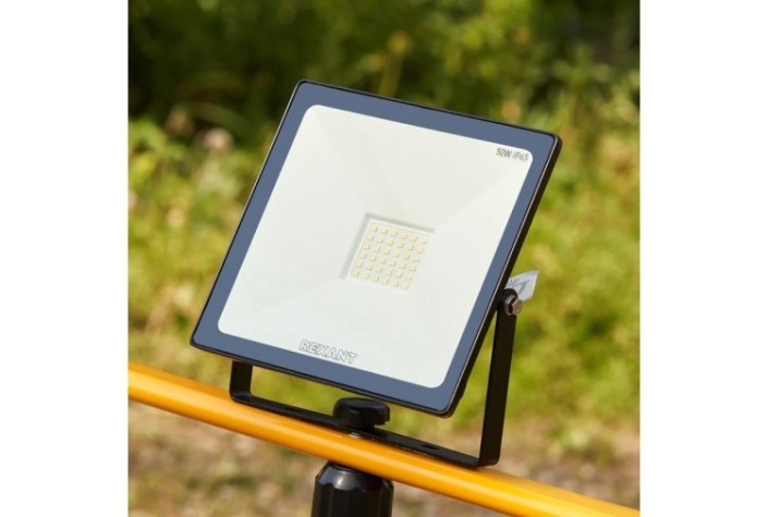 Прожектор REXANT 605-004 светодиодный СДО 50Вт 4000Лм 6500К холодный свет