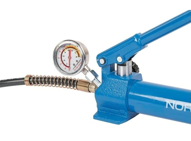 Растяжка рихтовочная c манометром NORDBERG N3811 в кейсе, усилие 10 т