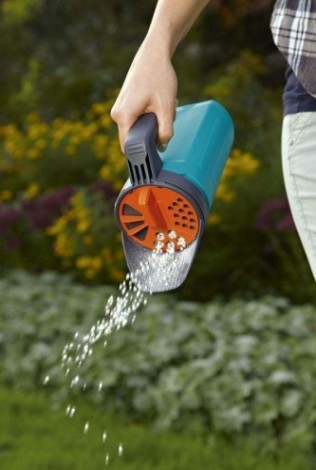 Разбрасыватель удобрений и семян GARDENA ручной маленький 03255-20.000.00 [03255-20.000.00]