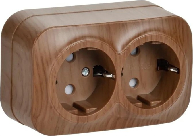 Розетка IEK Glory Рсш22-3 2-м оп 16а с заземл. защ. шторки дуб [ERH24-K24-16]