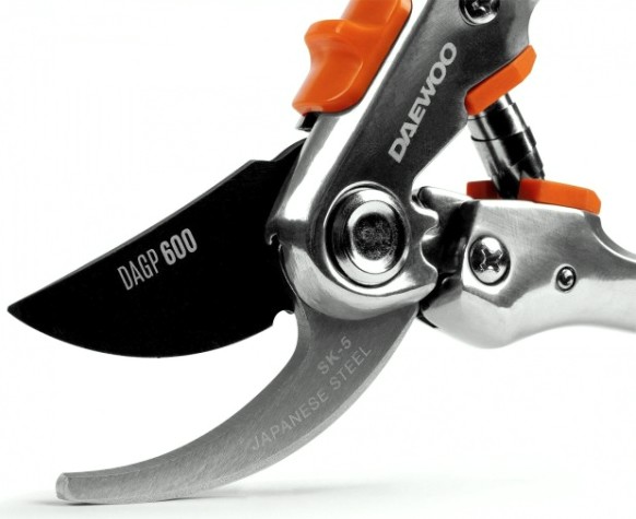 Секатор DAEWOO DAGP 600 плоскостной металлический Секатор DAEWOO DAGP 600 плоскостной металлический