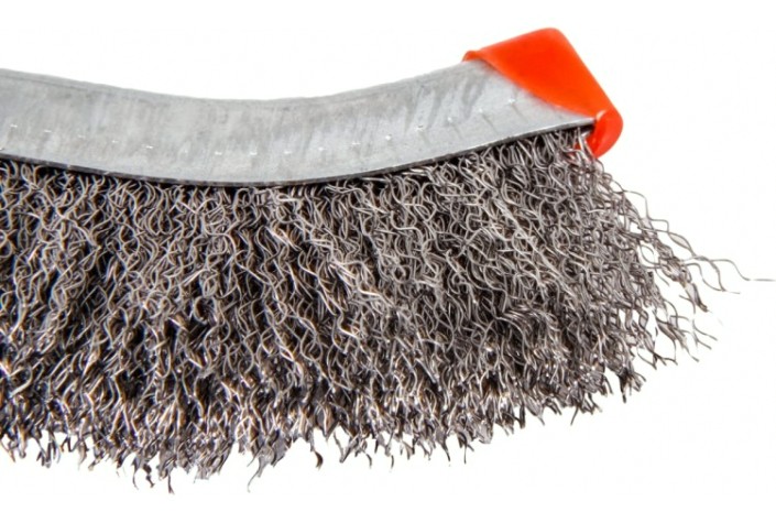 Щетка NORGAU с пластиковой рукояткой стальная проволока [087602102]
