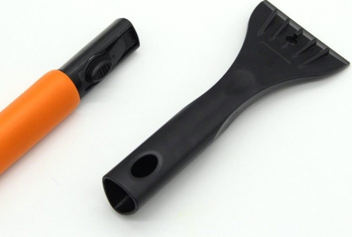 Щетка-сметка для снега со скребком Amigo телескопическая 74104