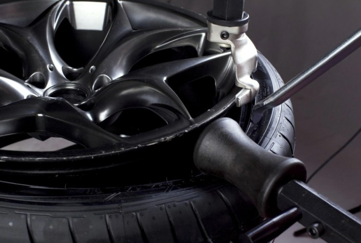 Шиномонтажный стенд AE&T М-231Р36 автомат с рукой 380 В (два места) [M-231P36 (380)]