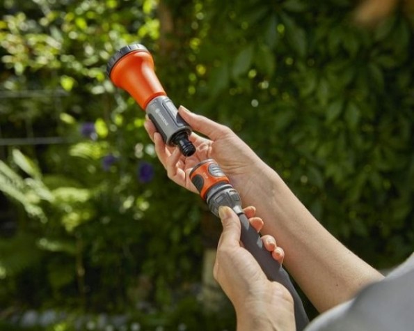 Шланг текстильный GARDENA Liano 1/2" х 10 м с комплектом для полива 18425-20.000.00 [18425-20.000.00]