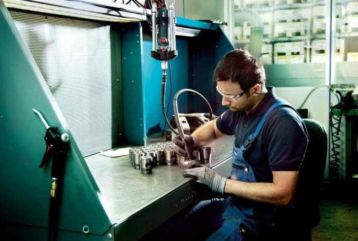 Шлифмашина прямая сетевая METABO GE 710 Plus [600616000]