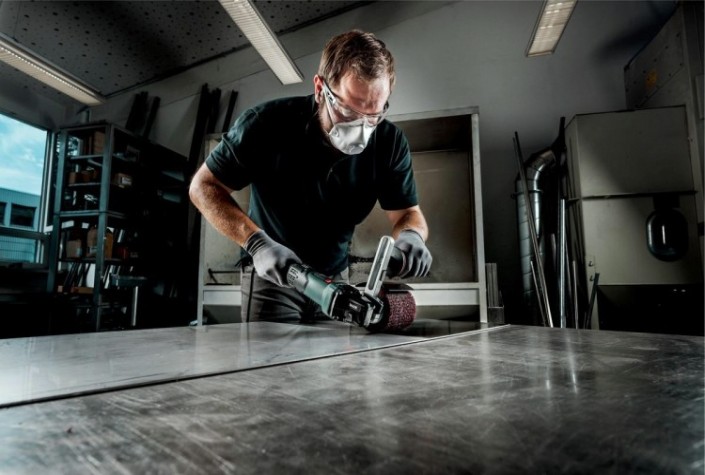 Шлифмашина щеточная сетевая METABO SE 17-200 RT [602259000]