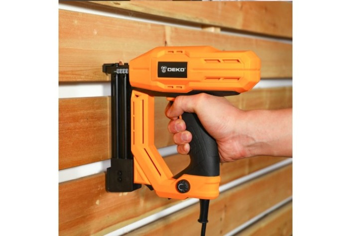 Скобозабиватель сетевой DEKO DKES01 [065-0498]