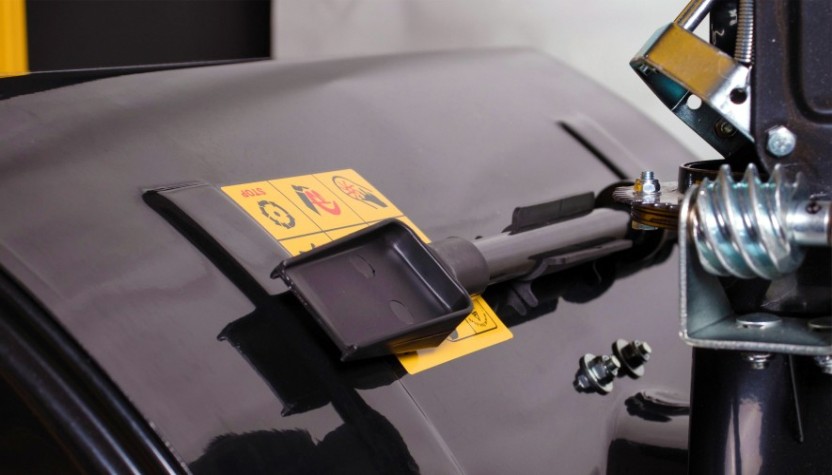 Снегоуборщик бензиновый CHAMPION ST 1376 E [ST1376E]