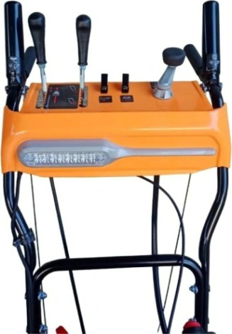 Снегоуборщик гусеничный бензиновый GROST SB24DT [213769]