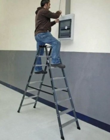 Стремянка алюминиевая KRAUSE MONTO SEPRO D 6 ступеней анодированная, двухсторонняя [125835]