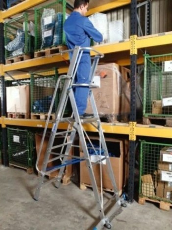 Стремянка алюминиевая KRAUSE STABILO 4 ступени на роликах, с поручнями и дугой безопасности [127488]