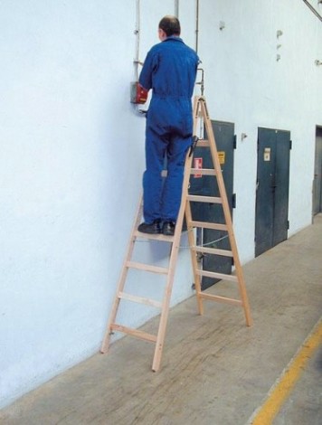 Стремянка деревянная KRAUSE 8 перекладин, двухсторонняя [170101]