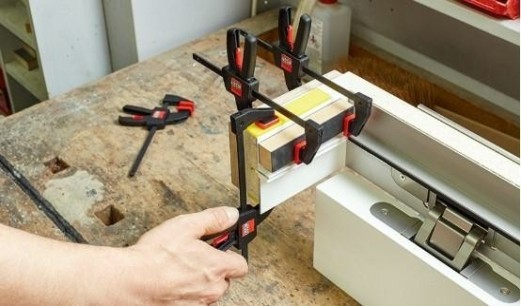 Струбцина быстрозажимная BESSEY EZXL30-9 пистолетного типа 2.7 кн, 300x90 мм [BE-EZXL30-9]