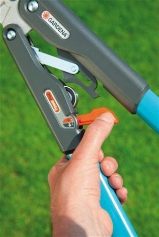 Сучкорез GARDENA Comfort с храповым механизмом SmartCut 08773-20.000.00 [08773-20.000.00]