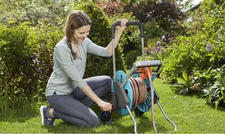 Тележка для шланга GARDENA CleverRoll M Easy с комплектом для полива 18547-20.000.00 [18547-20.000.00]