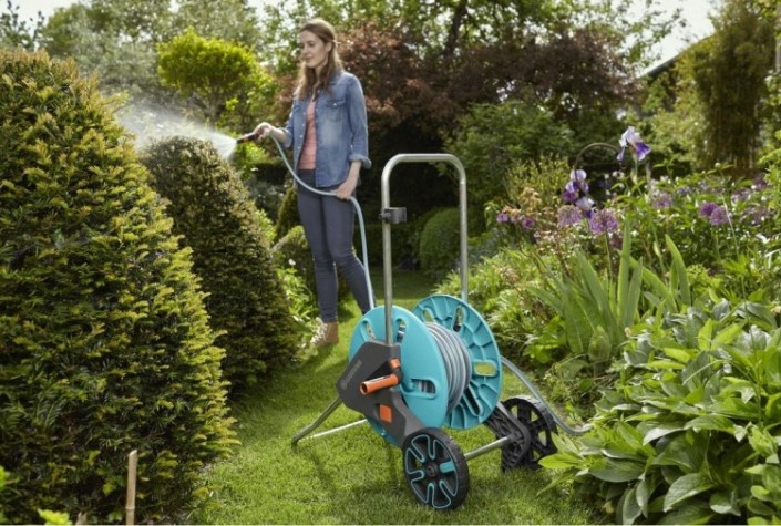 Тележка GARDENA для шланга cleverroll m с комплектом для полива [18513-20.000.00]