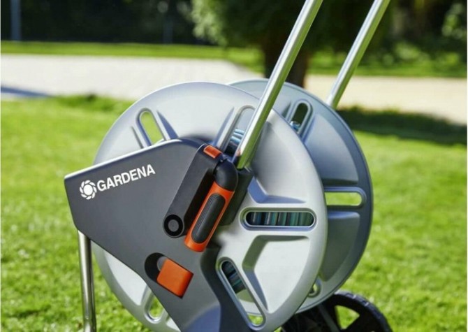 Тележка GARDENA для шланга металлическая cleverroll m с комплектом для полива [18542-29.000.00]