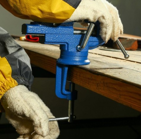 Тиски DEKO CL08 слесарные настольные, поворотные, 60 мм [065-0960]