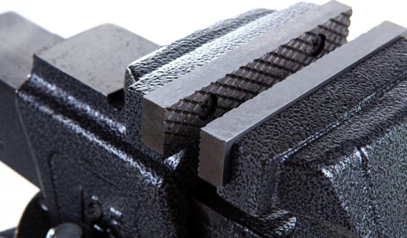 Тиски слесарные ЗУБР "ЭКСПЕРТ" 125 мм 32703-125 [32703-125_z01]