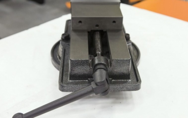 Тиски станочные STALEX QM16200 с поворотным основанием Тиски станочные STALEX QM16200 с поворотным основанием