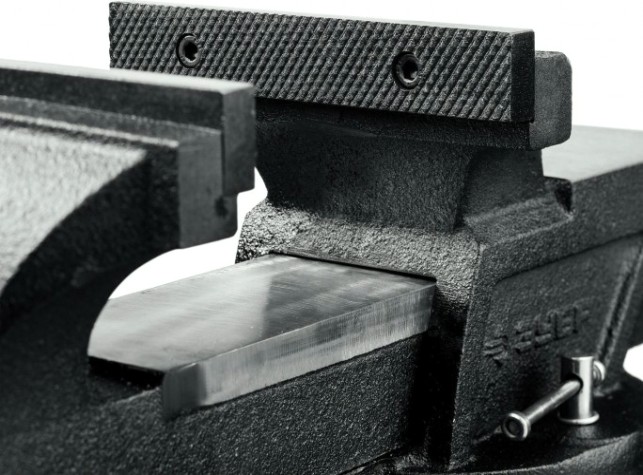 Тиски ЗУБР МАСТЕР слесарные 200 мм [3258-200]