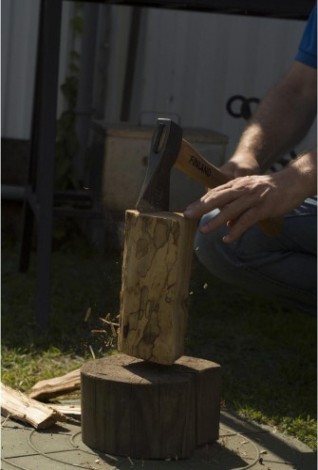 Топор FINLAND 1722 кованый с деревянным топорищем 800г. [1722-800]