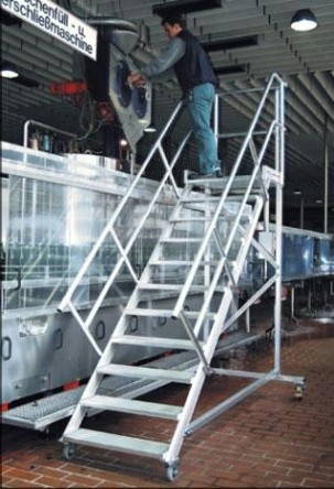 Трап с платформой KRAUSE 16 ступеней угол наклона 60 град., ширина ступеней 600 мм 828750 [828750]